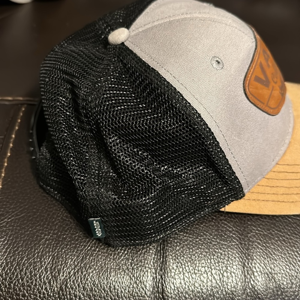 Snap back hat - Picture 2 of 2